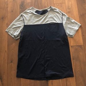 Lululemon Men’s two tone tee with front pocket